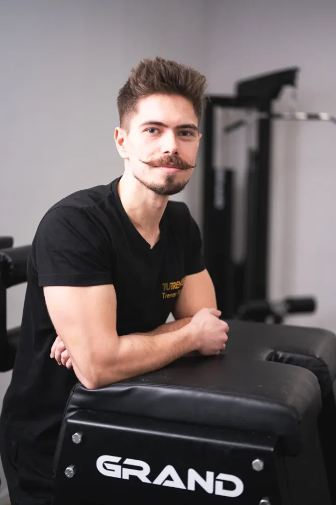 Trener Patryk Michałek na siłowni Bydgoszcz.